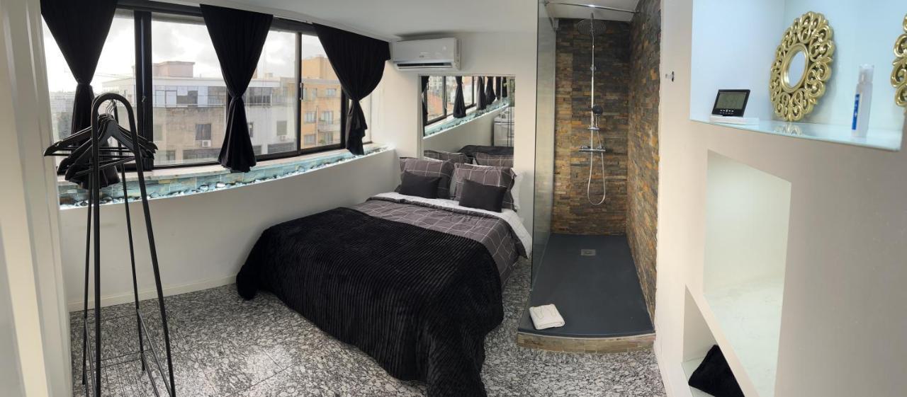 Modern Room With Indoor Shower Near The River - Quarto Moderno Com Duche Interior Proximo Da Ribeira ヴィラ・ノヴァ・デ・ガイア エクステリア 写真