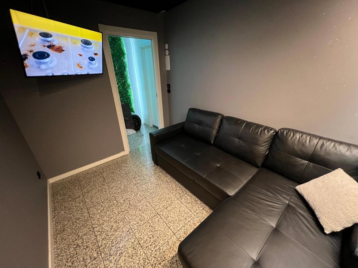 Modern Room With Indoor Shower Near The River - Quarto Moderno Com Duche Interior Proximo Da Ribeira ヴィラ・ノヴァ・デ・ガイア エクステリア 写真